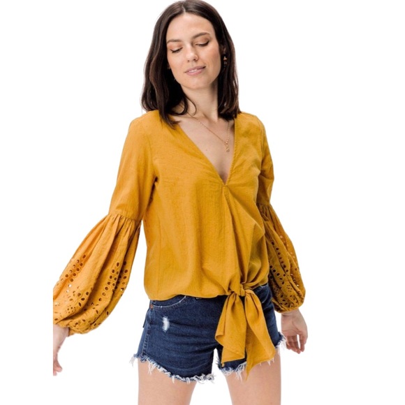 🌻🌻 Bohemian Tie Front Eyelet Sleeve Top 🌻🌻 - Picture 3 of 8